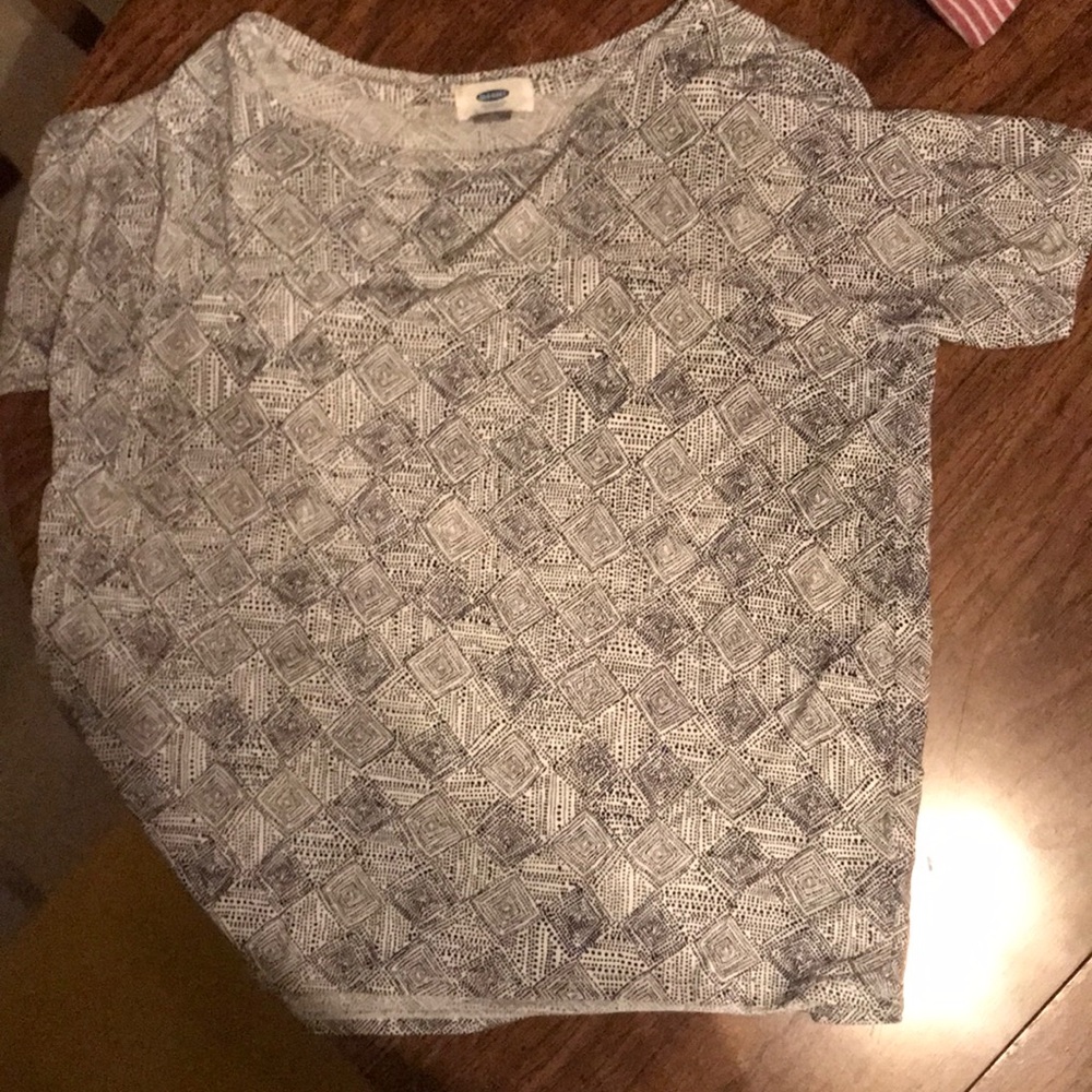 Women’s patterned tee, short sleeve.